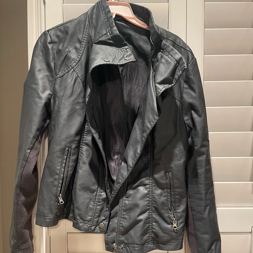 Women’s faux leather jacket with ribbed fabric panels